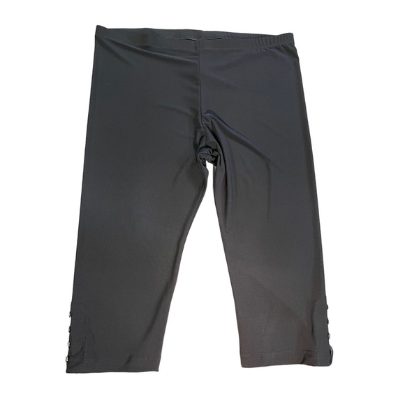 437 - NEW Stephanie by Crystal Black Capris - Picture 5 of 7